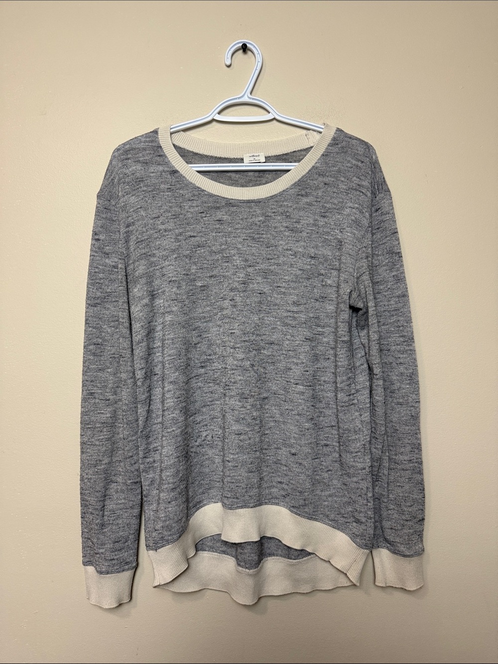 Aritzia Wilfred Lightweight Gray Crewneck Sweater with Cream Trim size M